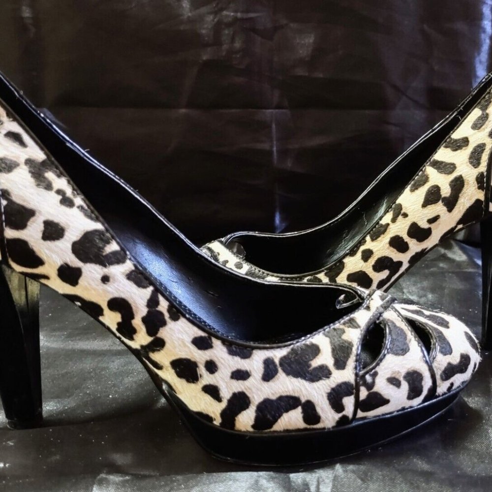 White House Black Market Panther Classic Pump Heel Retro faux fur 7M ~ Like New